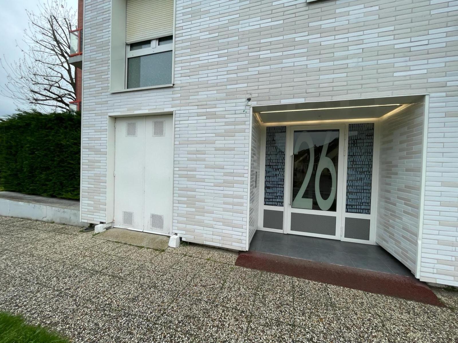דירות F3 Cosy A Cergy A 10 Minutes De La Gare Cergy Prefecture Et Proche Essec מראה חיצוני תמונה
